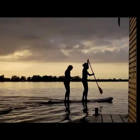 Warm Winter Houseboat Tomio Near Amsterdam ספינת מלון *
