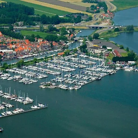 Houseboat Tomio Near Amsterdam Ботель Монникендам