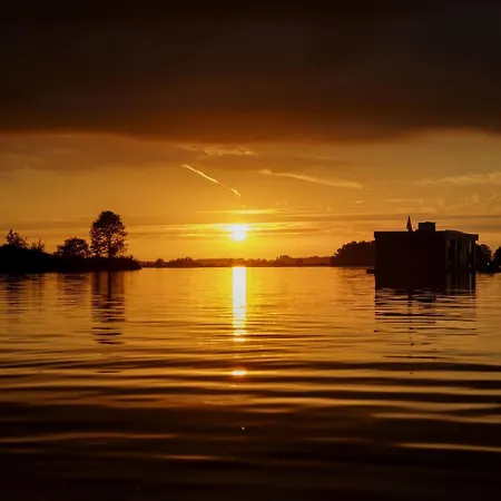 Houseboat Tomio Near Amsterdam * Monnickendam