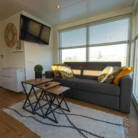 Houseboat Tomio Near Amsterdam