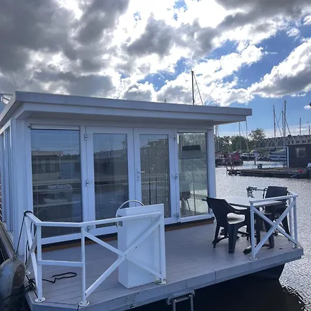 Ботель Houseboat Tomio Near Amsterdam Монникендам