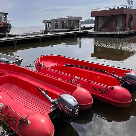 Houseboat Tomio Near Amsterdam Ботель Монникендам